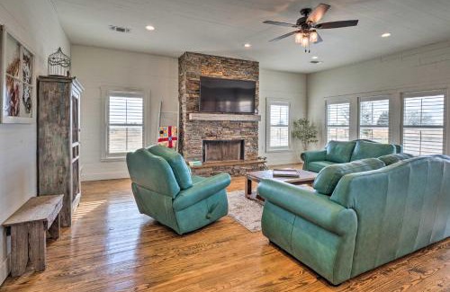 Schulenburg House | Pool, Hot Tub and Game Room Schulenburg Retreat