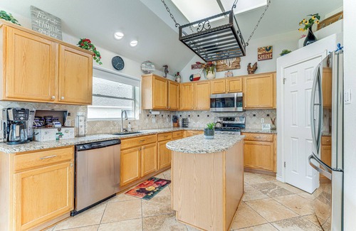 Round Rock House | Pool, Hot Tub & BBQ: Family Home in Round Rock
