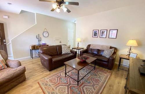 Kanab House | Pool & Hot Tub Close to hiking trails in Kanab