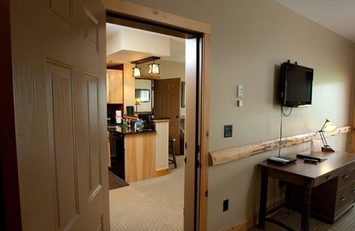 Blodgett Mills Condo | Pool, Hot Tub, Gym | On-Site Waterpark & Spa