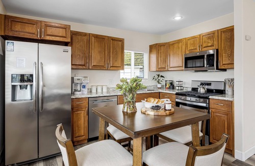 Grant Hill House | Pool, Hot Tub & Outdoor Lounge Near Beaches & Downtown | Bridge