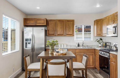 Grant Hill House | Pool, Hot Tub & Outdoor Lounge Near Beaches & Downtown | Bridge