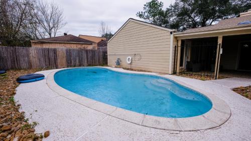 Mission Bend House | Pool House, 20 Minutes from DT 4BDR for 10 Guests - Winkleman