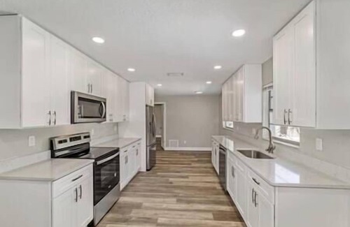 Fort King District House | Pool House close to WEC, Springs, State Parks