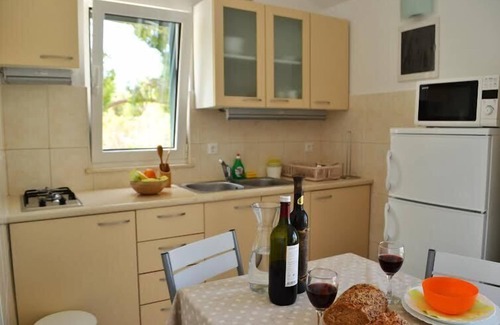 Cove Makarac (Milna) House | Pool house "Julije" by the sea