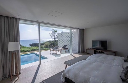 Miyakojima Hotel | Pool Jacuzzi Ocean view Escape the hustle and b - Villa A/Miyakojima Okinawa