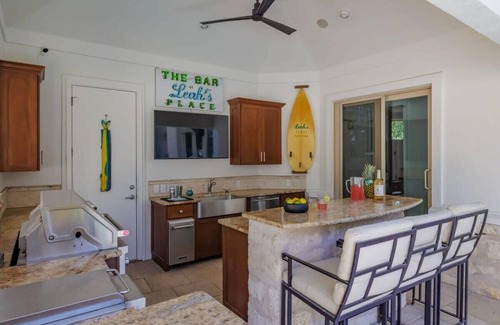 Treemont House | Pool, King Beds, Gym - The Victoria - Portoro