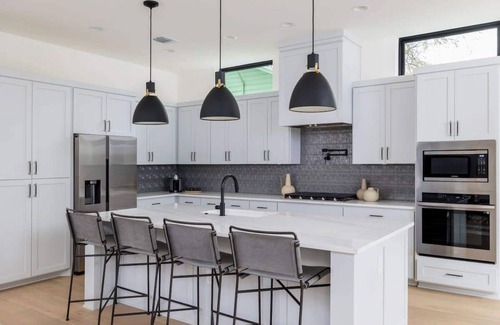 Hyde Park House | Pool, King Beds, Loft | The Frederick - Portoro
