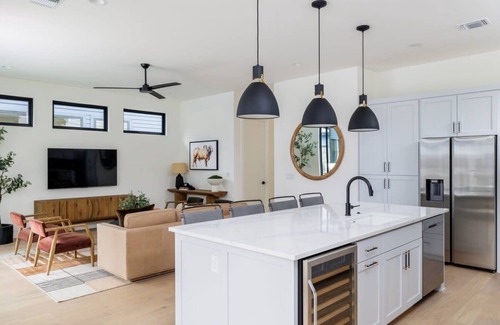 Hyde Park House | Pool, King Beds, Loft | The Frederick - Portoro