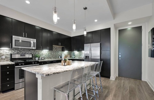 The Woodlands Apartment | Pool, Lux Apartment, Walk to Shops & Restaurants, Fitness Center, King Bed