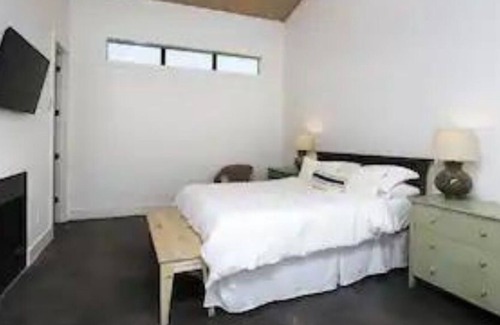 Carmine Other | Pool + Lux Barndo + Secluded- Sleeps 10!