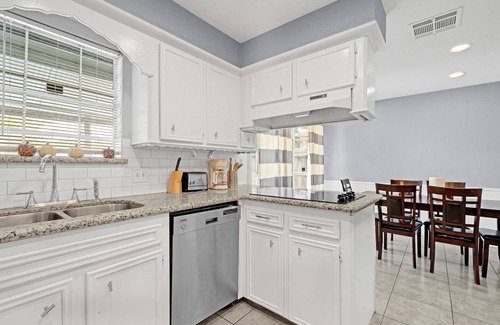 Cloverleaf House | Pool-Outdoor Kitchen, Pool table,Spa, Sleeps 12. Weekly & Monthly discounts.
