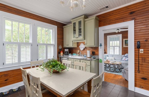 Tybee Island Cottage | POOL! Pet-Friendly! Ground Level