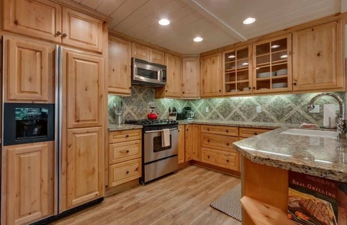 Tahoe Tavern House | Pool|Pier|Beach|Tennis|Pickleball|Walk to Town
