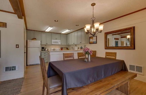 Comstock Acres House | Pool|Pier|Beach|Tennis|Pickleball|Walk to Town