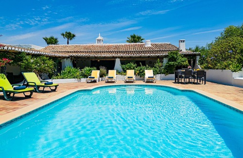 Guia Villa | Pool, Private Annex & BBQ – Albufeira