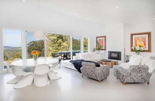 Conjola House | Pool, Sauna, Cold Plunge, Gym on 5 acres. Minutes to national park and Beaches