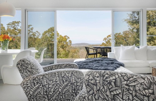 Conjola House | Pool, Sauna, Cold Plunge, Gym on 5 acres. Minutes to national park and Beaches