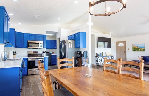 Cornville House | Pool, Sauna, Hot Tub, King size beds, BBQ, easy access to Sedona@Dark Sky Ranch!