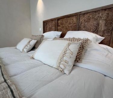 Vallabregues House | Pool Suite