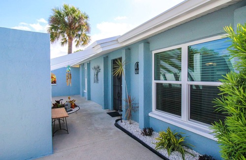 Pinecraft House | Pool, Sweet Pineapple