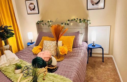 Kyle House | Pool Table, Foosball, King Bed, Crib,parking&yard