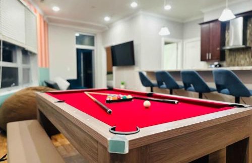 River West Apartment | Pool Table Free Parking Sleeps 8