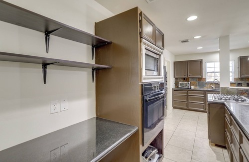 FM 1960 House | Pool Table & Patio w/Bar: Spacious Houston Gem!