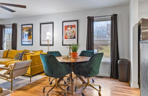 Hope Gardens House | Pool Table WALK to Downtown Bars and Farmers Market