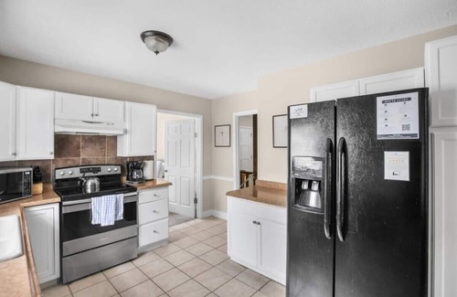 Forestdale House | Pool & Two Kitchens! Family Friendly in Forestdale