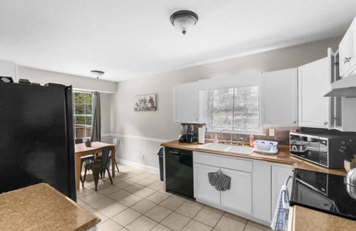 Forestdale House | Pool & Two Kitchens! Family Friendly in Forestdale