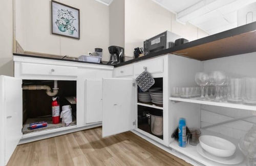 Birmingham House | Pool & Two Kitchens! Family Friendly in Forestdale
