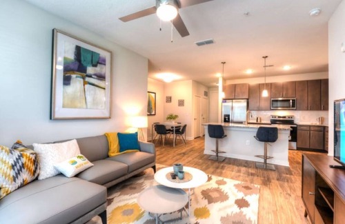 Deerwood House | Pool View 1/1 Apartment Near St.Johns Town Center & Mayo Clinic