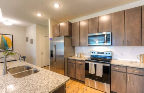 Deerwood House | Pool View 1/1 Apartment Near St.Johns Town Center & Mayo Clinic