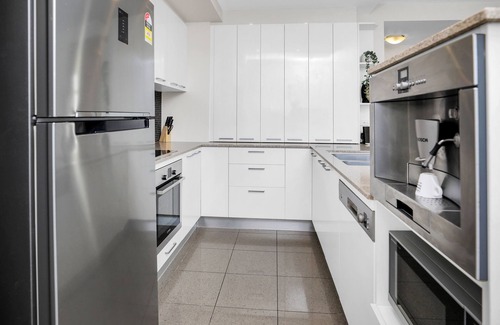 Cairns Central Business District Apartment | Pool View City Centre Apartment 202