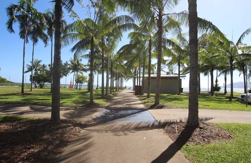 Cairns Central Business District Apartment | Pool View City Centre Apartment 202