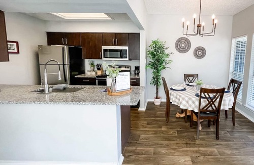 South Side Condo | Pool View Escape - Near Shops & Dining