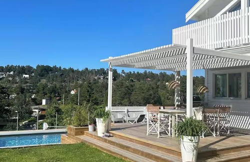 Saltsjobaden Villa | Pool villa in a stunning archipelago setting with magical sunsets in the summer