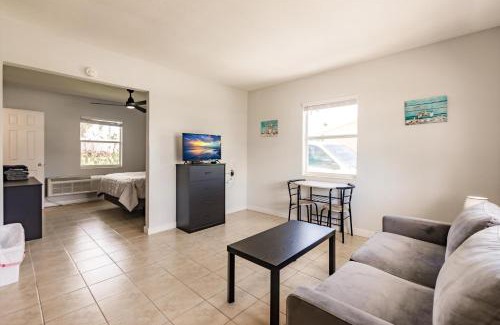Biggar House | Poolfront Cottage Near Beach with Full Kitchen!