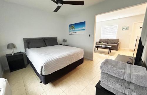 Biggar House | Poolfront Cottage Near Beach with Full Kitchen!