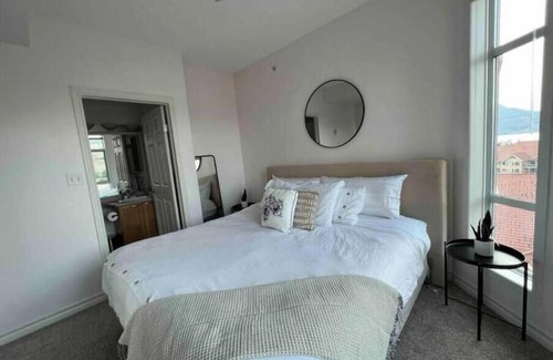 North End Apartment | Pools, beaches, amenities Bright downtown unit great location!