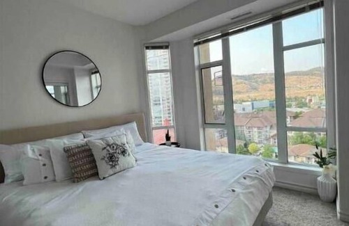 North End Apartment | Pools, beaches, amenities Bright downtown unit great location!