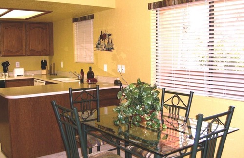 Paradise Valley Village Condo | Pools! Spas! Fitness Center! WiFi! Golf course
