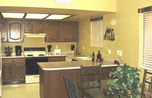 Paradise Valley Village Condo | Pools! Spas! Fitness Center! WiFi! Golf course