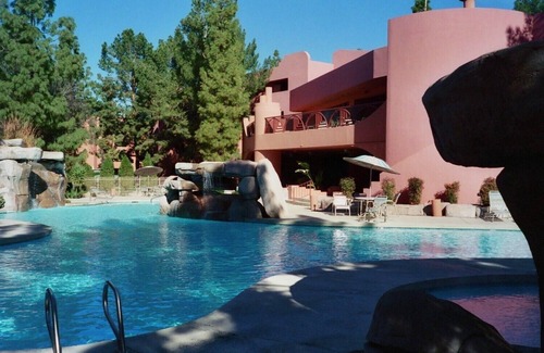 Paradise Valley Village Condo | Pools! Spas! Fitness Center! WiFi! Golf course