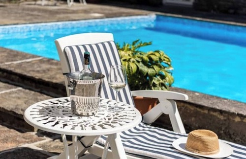 Clonakilty Cottage | Poolside Apartmentnn