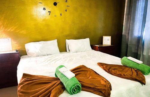Marilao Apartment | Poolside Apartment - Sleeps 4 Ac & Hot Shower