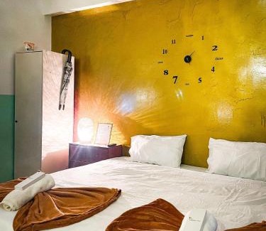 Marilao Apartment | Poolside Apartment - Sleeps 4 Ac & Hot Shower