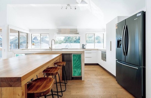 Mount Eliza House | Poolside Haven Your Mount Eliza Family Getaway
