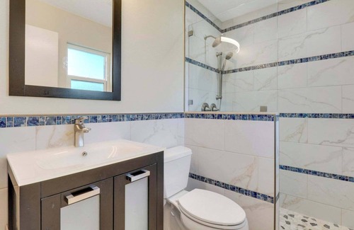 Port Saint Lucie House | Poolside King Room in PSL